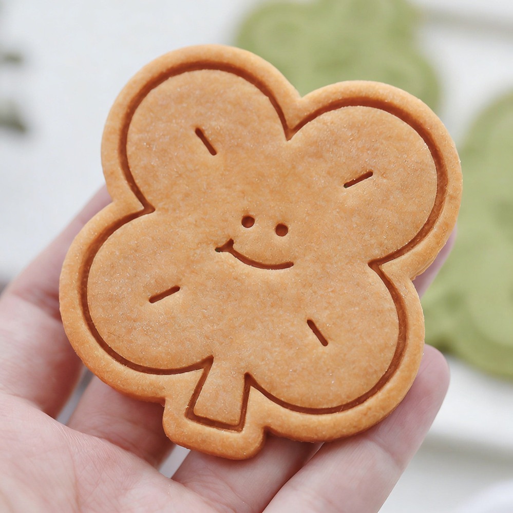 幸運の四つ葉のクローバー型クッキーカッター、ビスケット型、キ - Commercial Kitchen Items のレビューと価格
